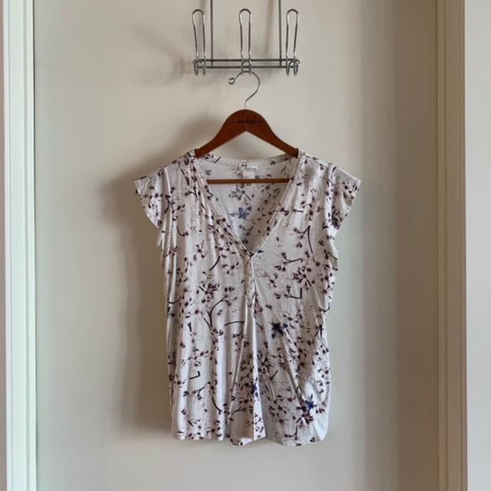 Floral Feminine V-Neck Top with Buttons (Small)